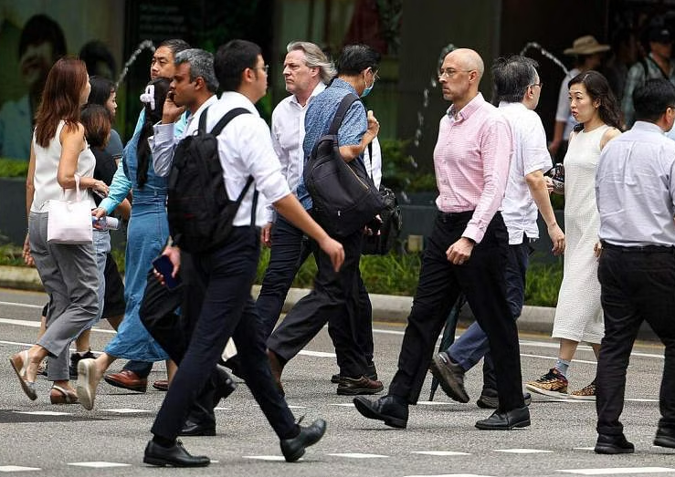 新加坡：将提升就业准证收入门槛以维护专业人才水准