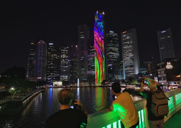 大华银行90周年灯光秀：庆祝新加坡建国60周年