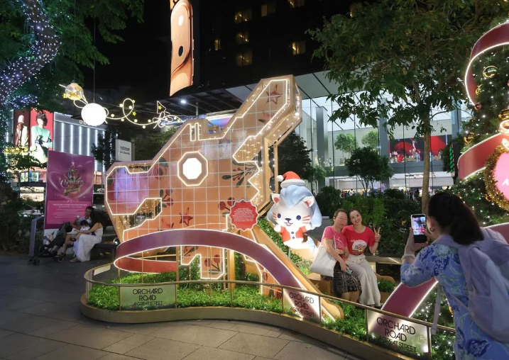 乌节路3.1公里灯海开启，新加坡圣诞季开跑