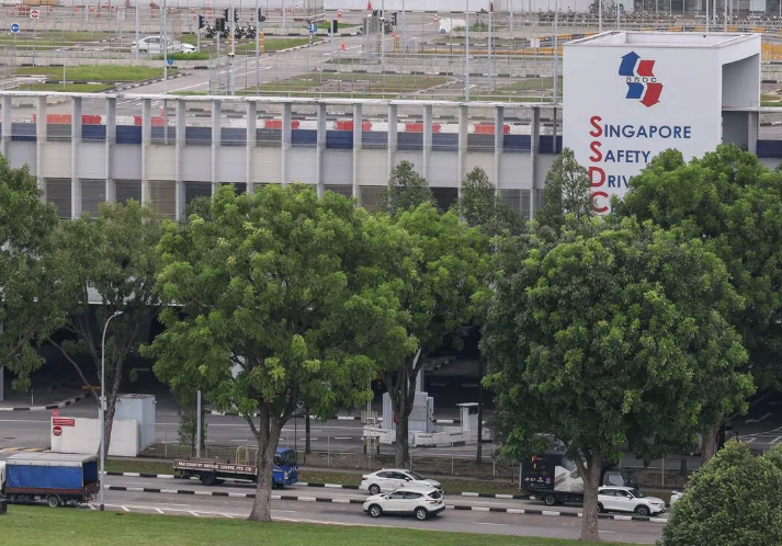 2025年新加坡考驾照人数创新高，但通过率却在下降